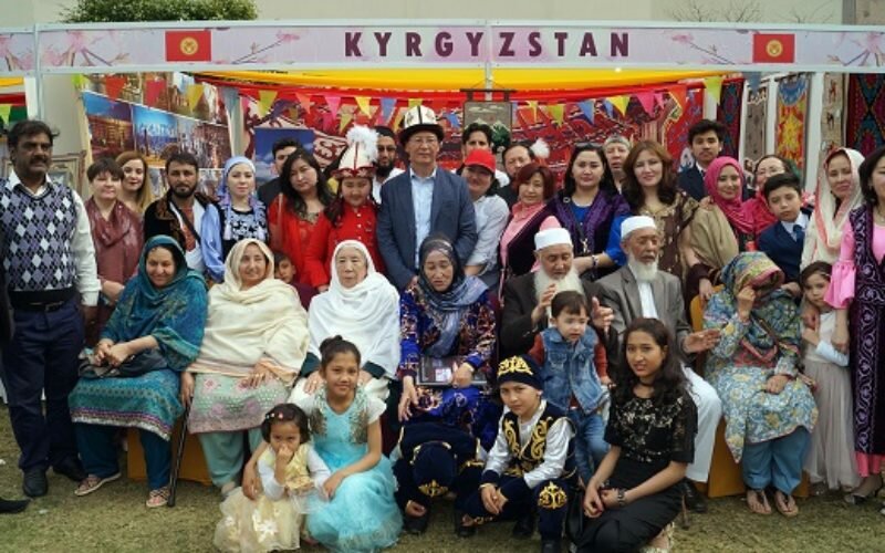 Президент Пакистана и кыргызстанцы, трудящиеся в стране, приняли участие в Ноорузе