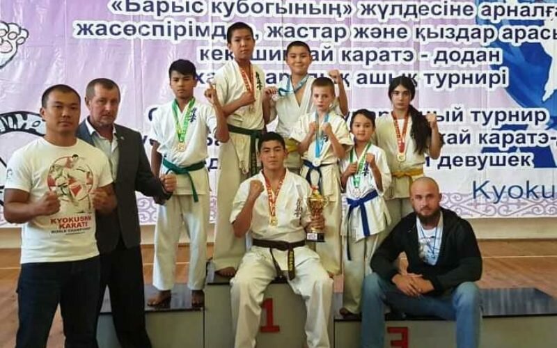 У кыргызстанцев семь медалей на международном турнире по карате